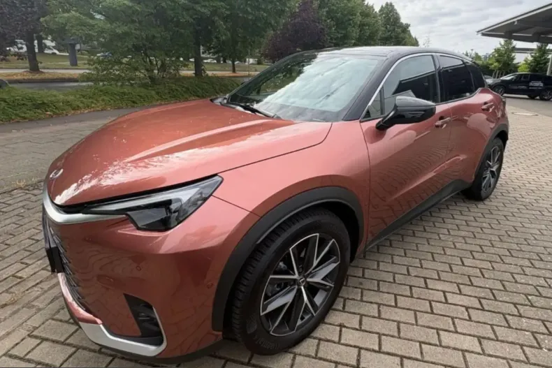 Lexus LBX din 2024 cu 19.410 km - oferta LEX239887 - foto 1