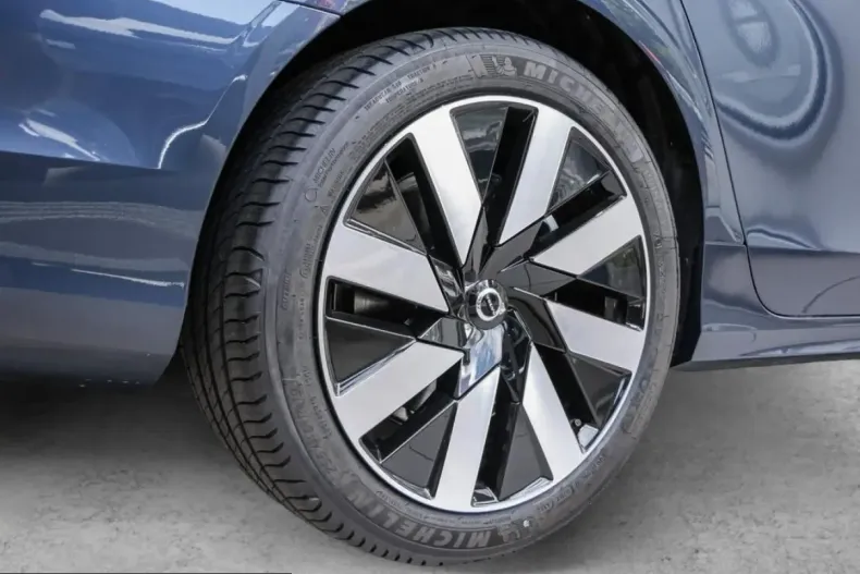 Volvo S90 din 2025 cu 9.500 km - oferta VOL239910 - foto 3