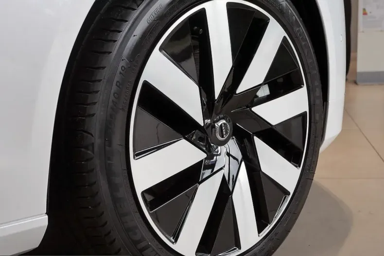 Volvo S90 din 2025 cu 7.850 km - oferta VOL239912 - foto 11