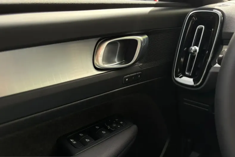 Volvo XC40 din 2025 cu 20.545 km - oferta VOL239913 - foto 21