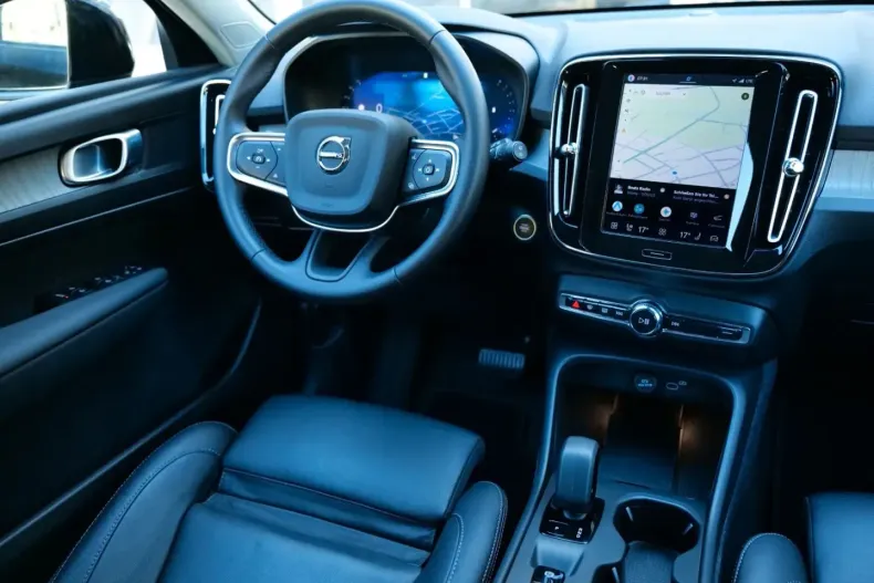 Volvo XC40 din 2025 cu 32.092 km - oferta VOL239914 - foto 17