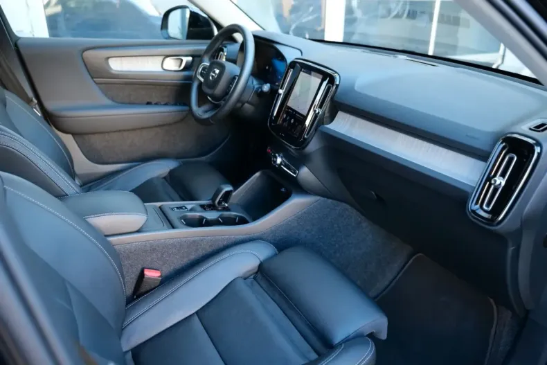 Volvo XC40 din 2025 cu 32.092 km - oferta VOL239914 - foto 19