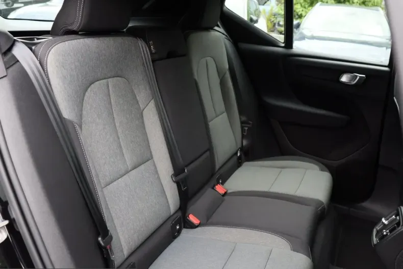 Volvo XC40 din 2024 cu 29.750 km - oferta VOL239916 - foto 4