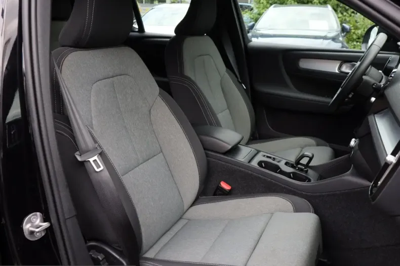 Volvo XC40 din 2024 cu 29.750 km - oferta VOL239916 - foto 6