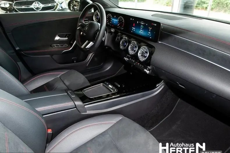 Mercedes-Benz CLA 200 (Clasa CLA) din 2025 cu 6.764 km - oferta MER239929 - foto 5