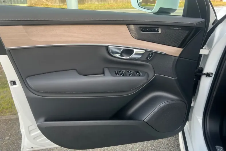 Volvo XC90 din 2025 cu 29.500 km - oferta VOL239933 - foto 10