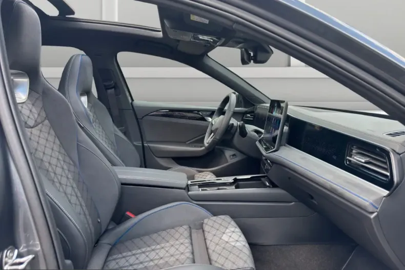 Volkswagen Passat Variant din 2025 cu 22.500 km - oferta VOL239938 - foto 11