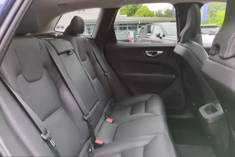 Volvo XC60 din 2023 cu 77.600 km - oferta VOL239946 - foto 11