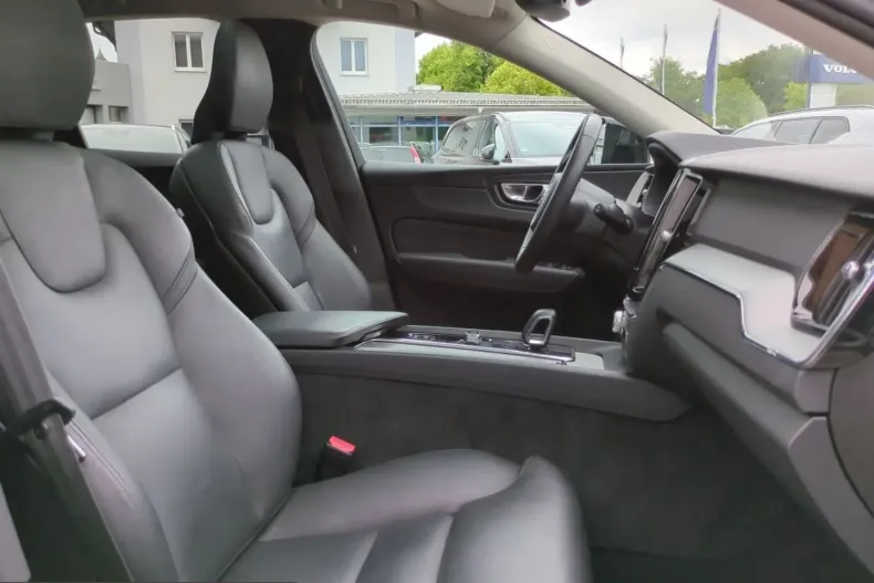 Volvo XC60 din 2023 cu 77.600 km - oferta VOL239946 - foto 12