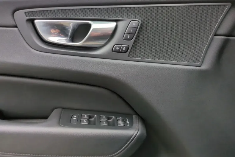 Volvo XC60 din 2023 cu 77.600 km - oferta VOL239946 - foto 21