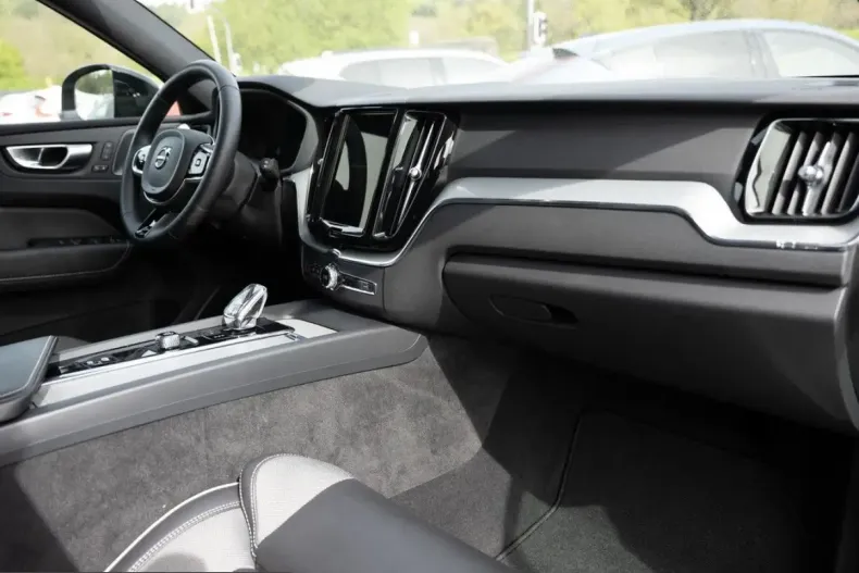 Volvo XC60 din 2023 cu 26.844 km - oferta VOL239948 - foto 21