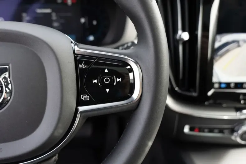 Volvo XC60 din 2023 cu 26.844 km - oferta VOL239948 - foto 32