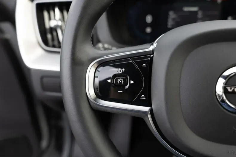 Volvo XC60 din 2023 cu 26.844 km - oferta VOL239948 - foto 33