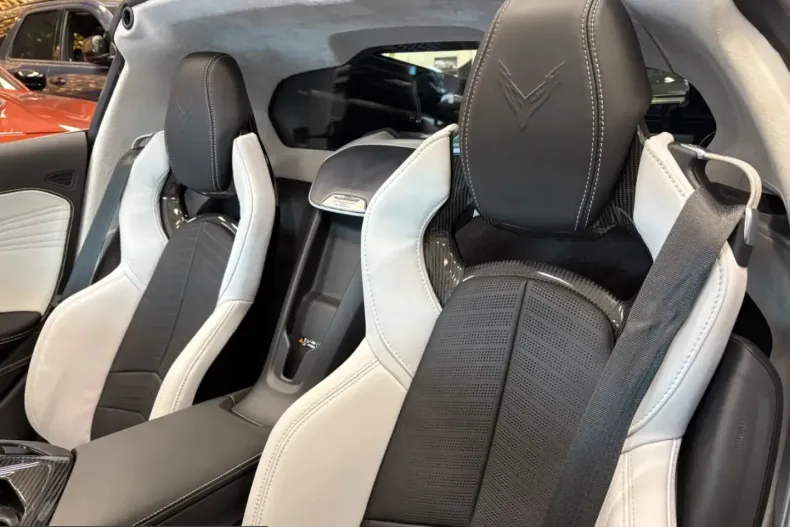 Corvette Z06 din 2023 cu 3.400 km - oferta COR239989 - foto 8