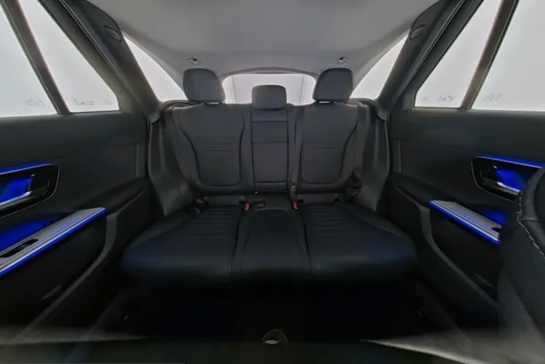Mercedes-Benz GLC 300 (Clasa GLC) din 2025 cu 19.800 km - oferta MER240047 - foto 7