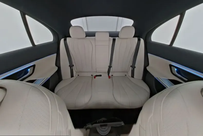 Mercedes-Benz E 220 (Clasa E) din 2025 cu 20.000 km - oferta MER240062 - foto 7