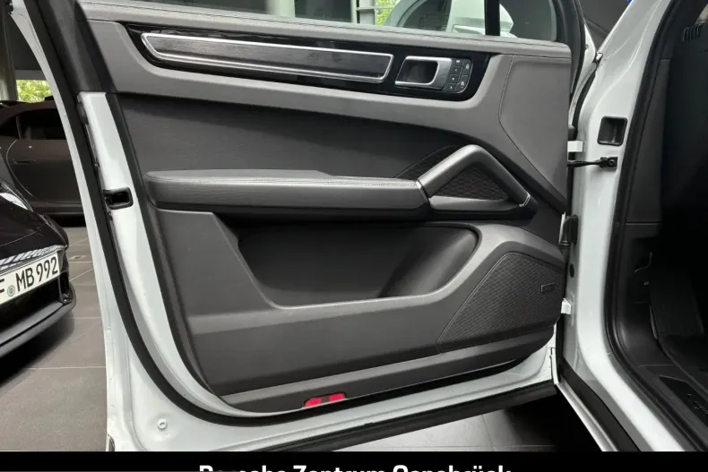 Porsche Cayenne din 2023 cu 43.200 km - oferta POR240081 - foto 4