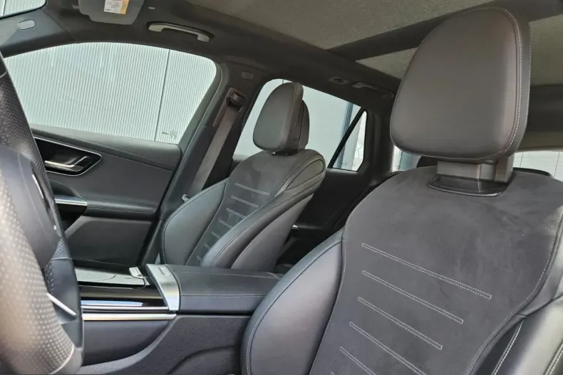 Mercedes-Benz GLC 200 (Clasa GLC) din 2023 cu 29.900 km - oferta MER240105 - foto 13
