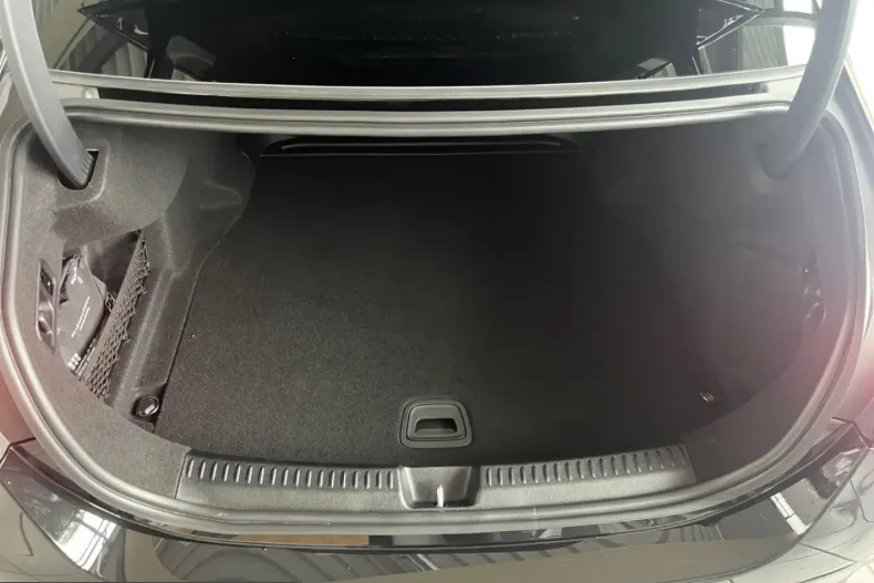 Mercedes-Benz E 220 (Clasa E) din 2025 cu 3.900 km - oferta MER240132 - foto 11