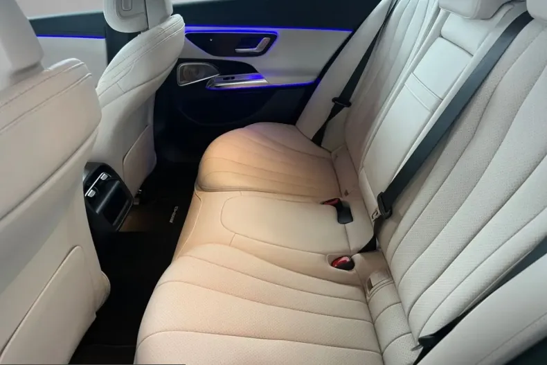 Mercedes-Benz E 220 (Clasa E) din 2025 cu 3.900 km - oferta MER240132 - foto 16