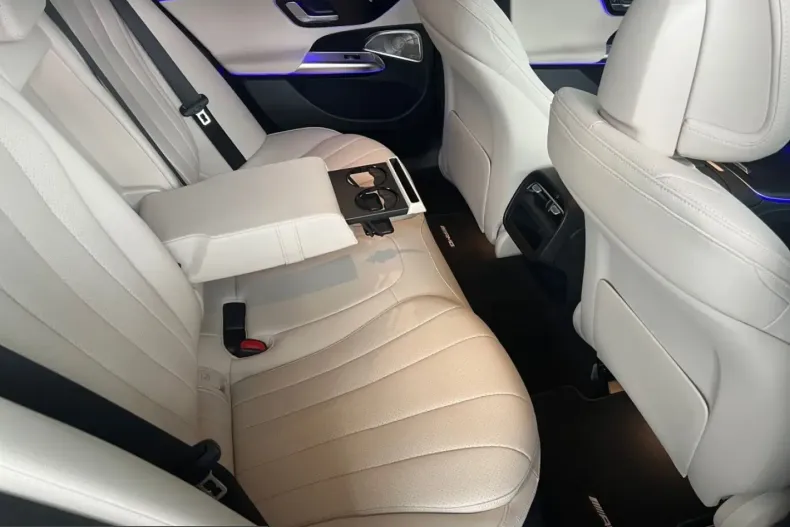 Mercedes-Benz E 220 (Clasa E) din 2025 cu 3.900 km - oferta MER240132 - foto 28