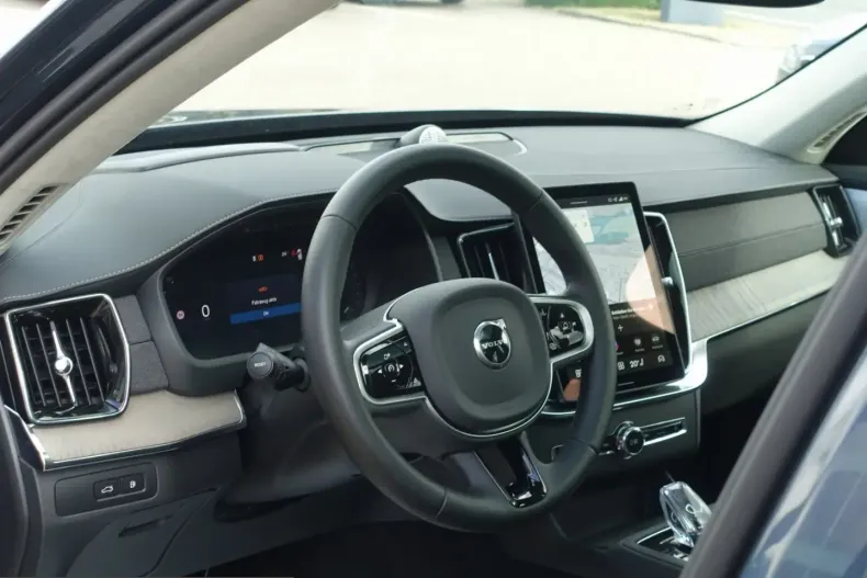Volvo XC90 din 2025 cu 24.550 km - oferta VOL240142 - foto 8