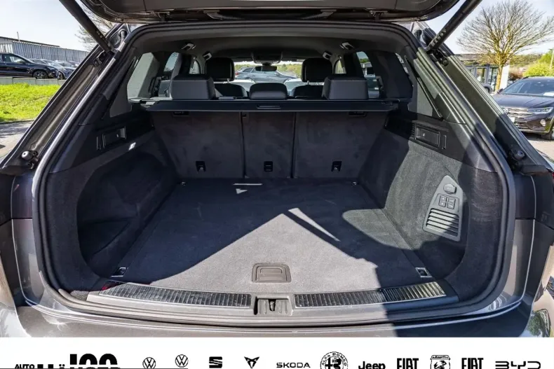 Volkswagen Touareg din 2022 cu 49.553 km - oferta VOL240160 - foto 25