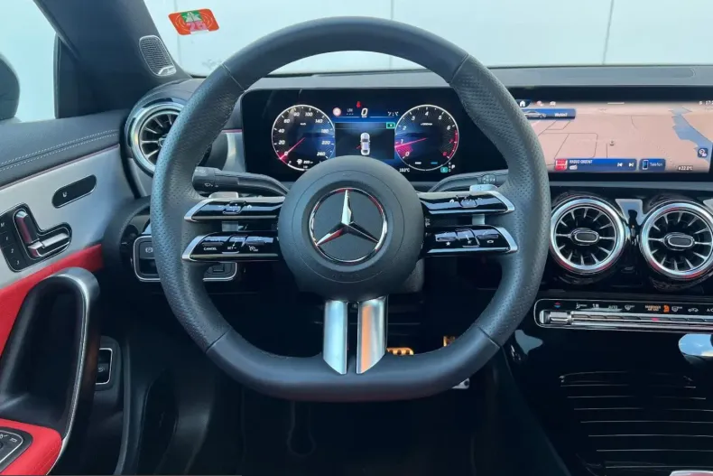 Mercedes-Benz CLA 200 (Clasa CLA) din 2024 cu 12.100 km - oferta MER240170 - foto 11
