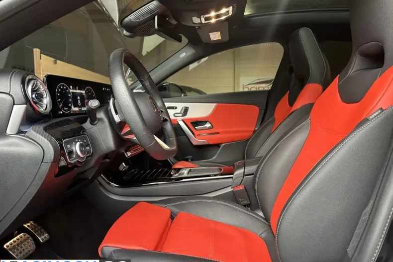 Mercedes-Benz CLA 200 (Clasa CLA) din 2024 cu 12.100 km - oferta MER240170 - foto 13