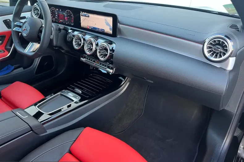 Mercedes-Benz CLA 200 (Clasa CLA) din 2024 cu 12.100 km - oferta MER240170 - foto 15