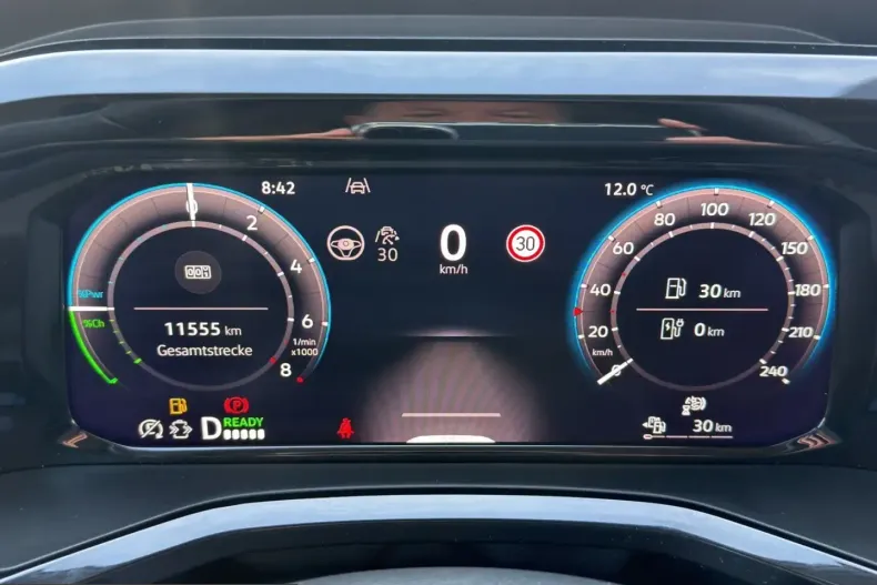 Volkswagen T7 Multivan din 2025 cu 10.000 km - oferta VOL240175 - foto 14