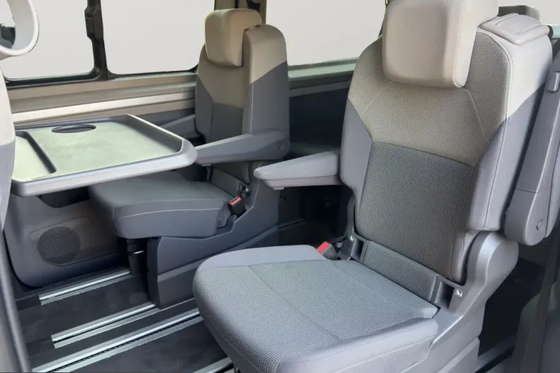 Volkswagen T7 Multivan din 2025 cu 10.000 km - oferta VOL240175 - foto 24