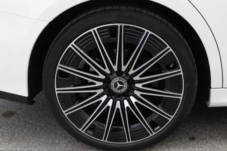 Mercedes-Benz E 220 (Clasa E) din 2025 cu 15.493 km - oferta MER240183 - foto 6