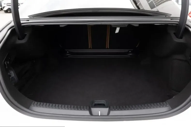 Mercedes-Benz E 220 (Clasa E) din 2025 cu 15.493 km - oferta MER240183 - foto 7