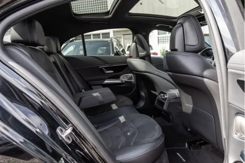 Mercedes-Benz E 220 (Clasa E) din 2025 cu 17.603 km - oferta MER240184 - foto 9