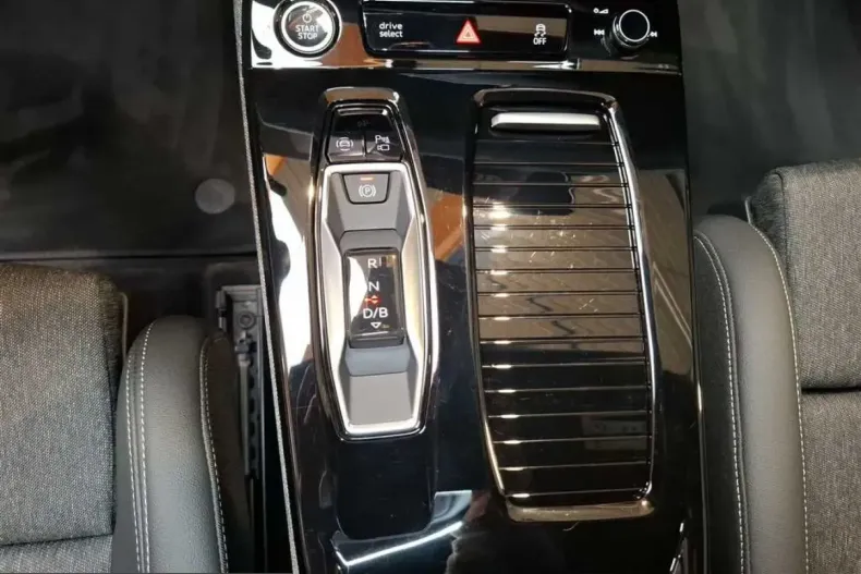 Audi Q6 e-tron din 2025 cu 18.389 km - oferta AUD240221 - foto 14