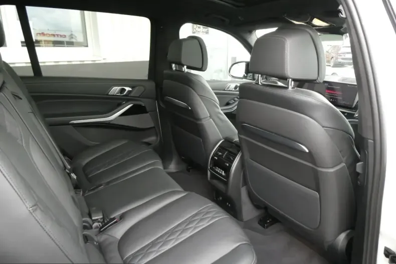 BMW X7 (Seria X) din 2024 cu 19.113 km - oferta BMW240237 - foto 11