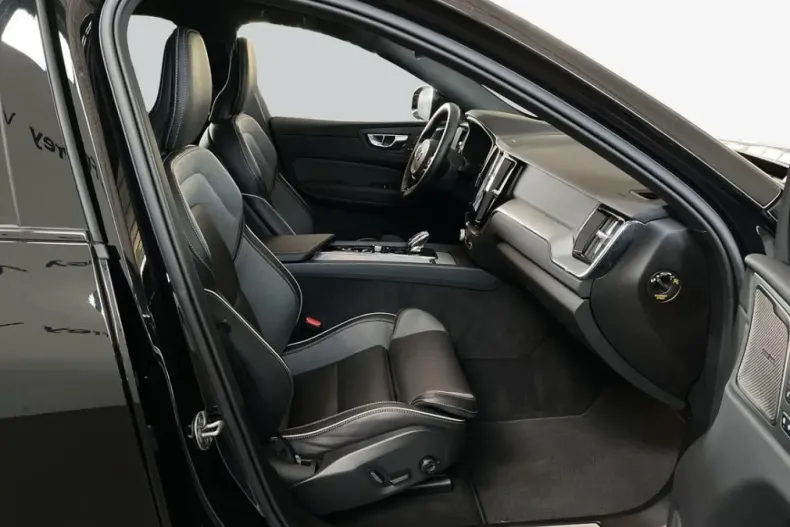 Volvo XC60 din 2025 cu 22.035 km - oferta VOL240249 - foto 12