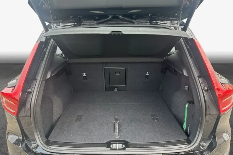 Volvo XC40 din 2025 cu 9.908 km - oferta VOL240252 - foto 8
