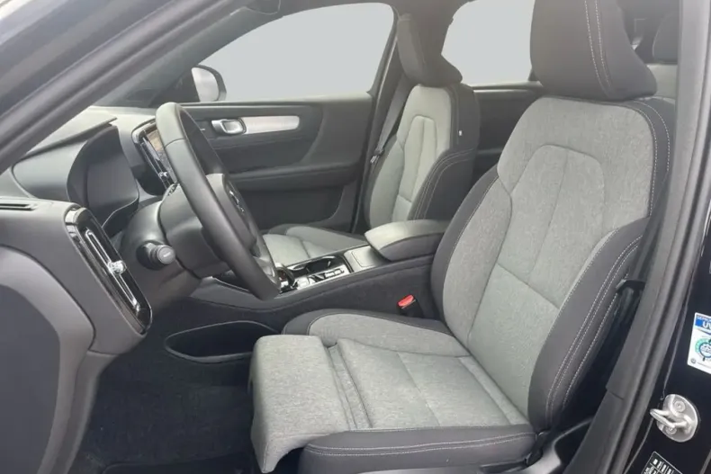 Volvo XC40 din 2025 cu 9.908 km - oferta VOL240252 - foto 9