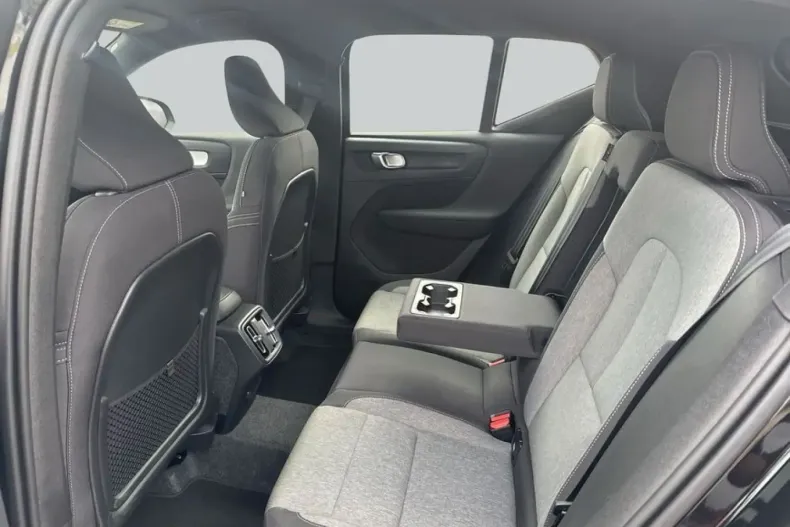 Volvo XC40 din 2025 cu 9.908 km - oferta VOL240252 - foto 11