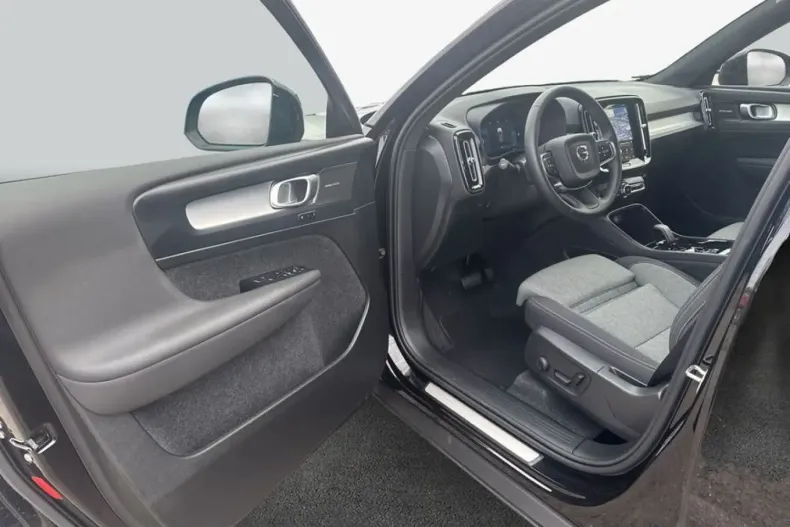 Volvo XC40 din 2025 cu 9.908 km - oferta VOL240252 - foto 19