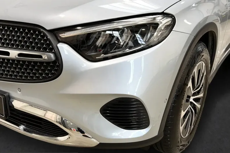 Mercedes-Benz GLC 200 (Clasa GLC) din 2025 cu 9.990 km - oferta MER240253 - foto 3