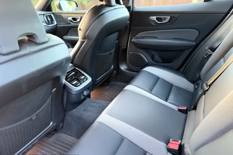 Volvo S60 din 2024 cu 52.069 km - oferta VOL240258 - foto 6