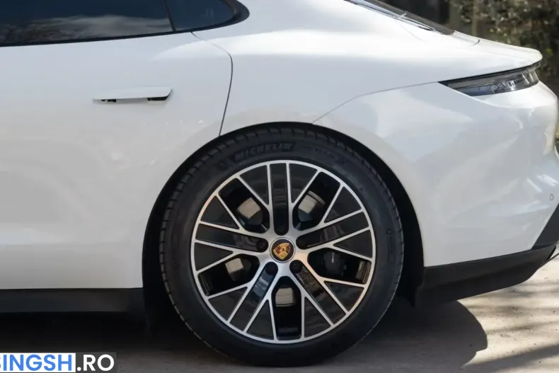 Porsche Taycan din 2023 cu 4.304 km - oferta POR240261 - foto 8