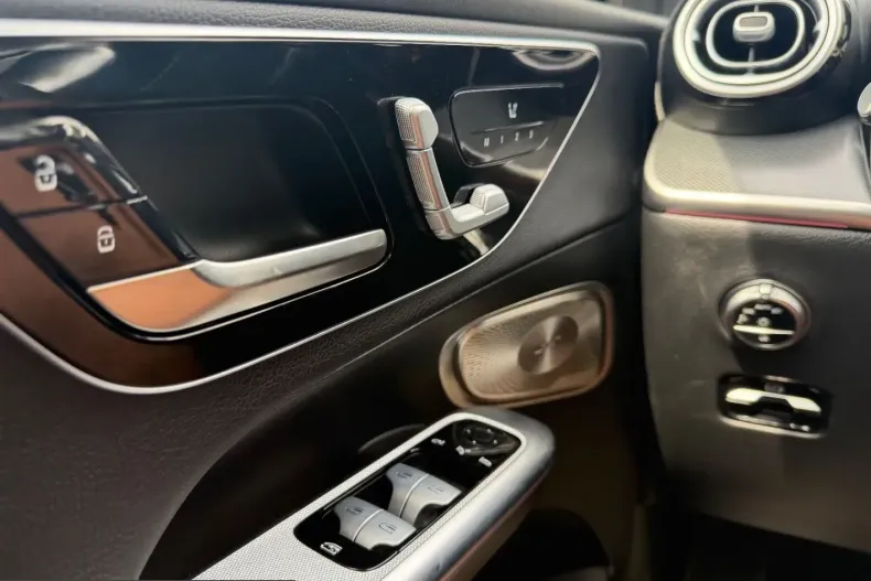 Mercedes-Benz GLC 300 (Clasa GLC) din 2023 cu 40.490 km - oferta MER240279 - foto 21