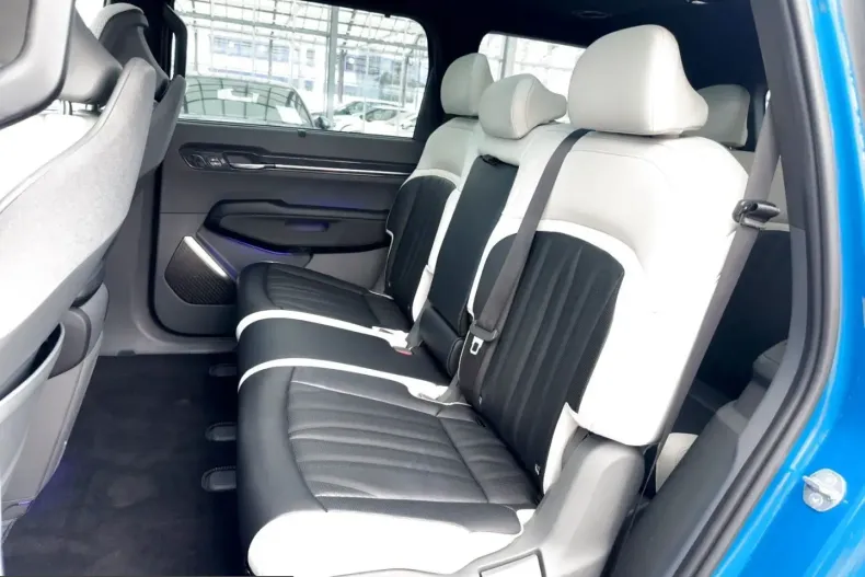 Kia EV9 din 2025 cu 15.331 km - oferta KIA240284 - foto 15