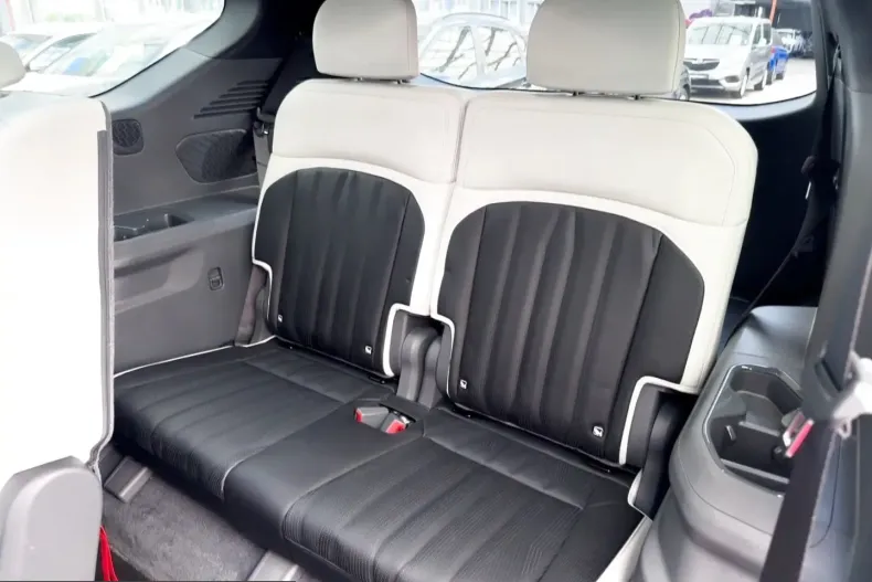 Kia EV9 din 2025 cu 15.331 km - oferta KIA240284 - foto 16