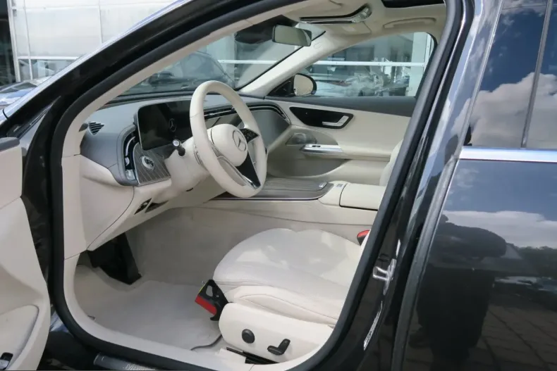 Mercedes-Benz E 220 (Clasa E) din 2025 cu 20.262 km - oferta MER240325 - foto 1