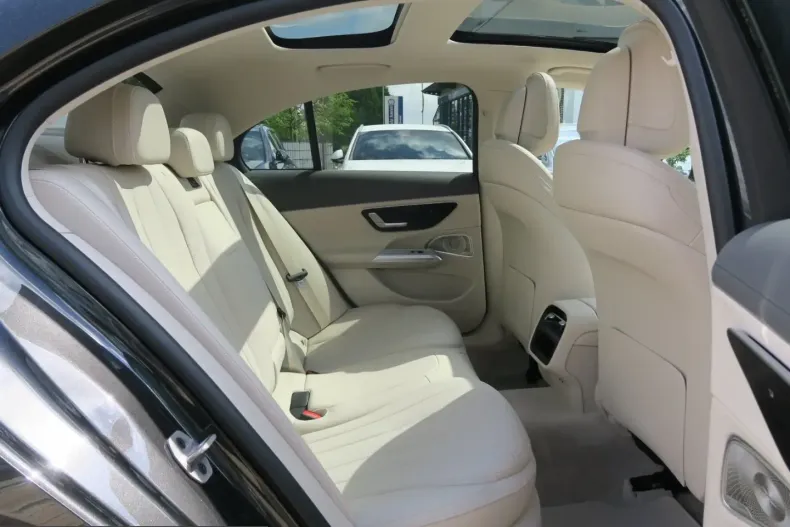 Mercedes-Benz E 220 (Clasa E) din 2025 cu 20.262 km - oferta MER240325 - foto 3
